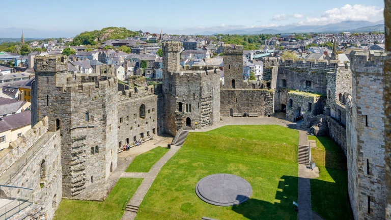 Castell Caernarfon with grounds.