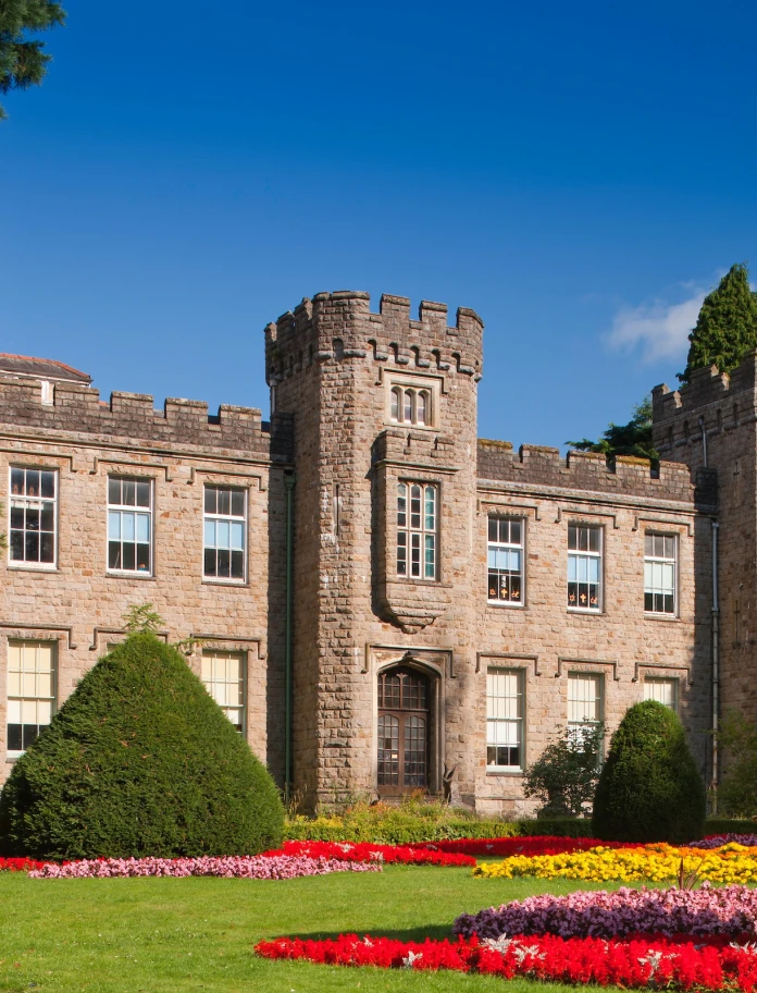 Llun o'r tu allan i Gastell Cyfarthfa
