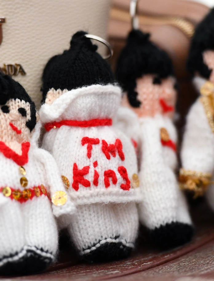 Cylchoedd allweddi Elvis wedi’u crosio.