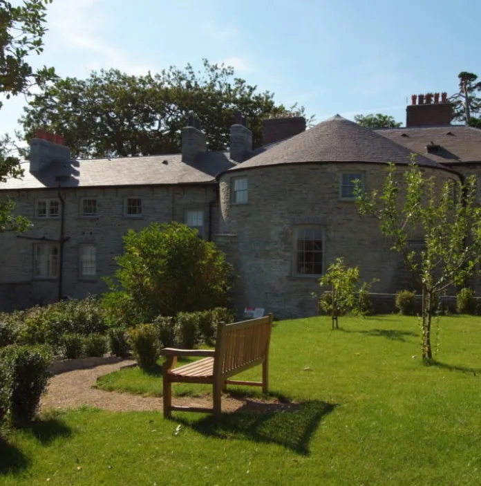 Idyllic castle accommodation in green grounds with court yard
