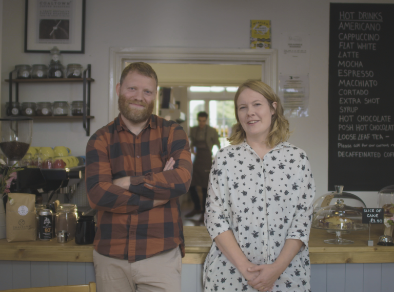 Joe a Nina Howden yn Marches Deli