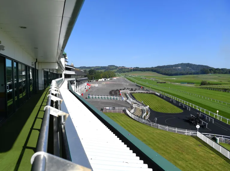 Cae Rasio Cas-gwent