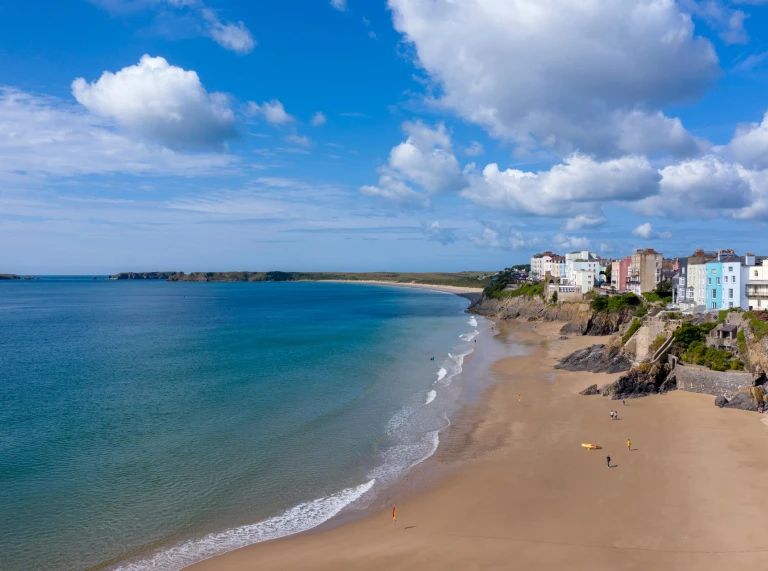 Traeth tywodlyd Dinbych y Pysgod