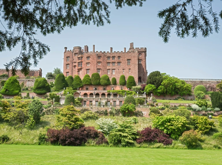 Castell a Gardd Powis.