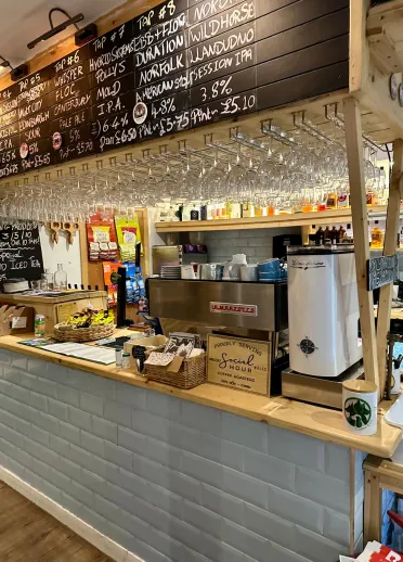 counter mewn caffi.