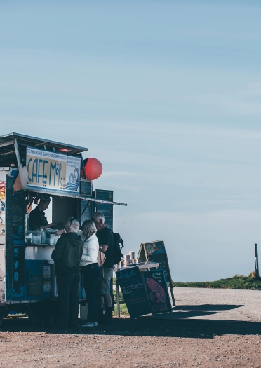 Busnes bwyd pop-up ar draeth