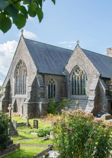 Y tu allan i Eglwys blwyf Sant Teilo, Llandeilo