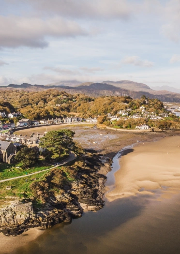 Borth Y Gest o'r awyr