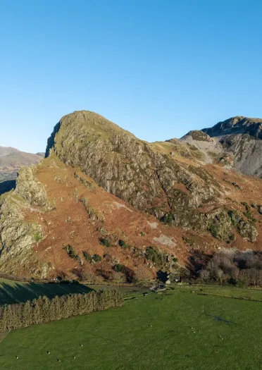 Llun o'r awyr o Craig yr Aderyn, Llanegryn 