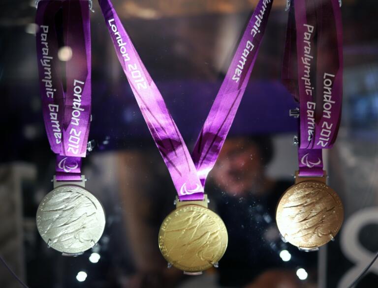 Medalau efydd, arian ac aur o gemau Paralympaidd Llundain 2012