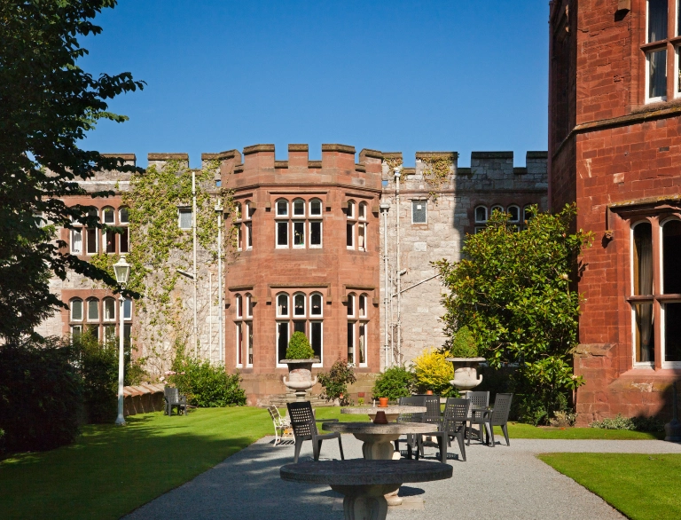 Blick auf Ruthin Castle Hotel.