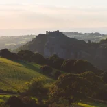 Llun o bell o Gastell Carreg Cennen Castle