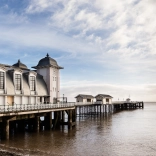 Pier Penarth a'r môr
