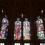 Ffenestri lliw yng Nghastell Caerdydd
